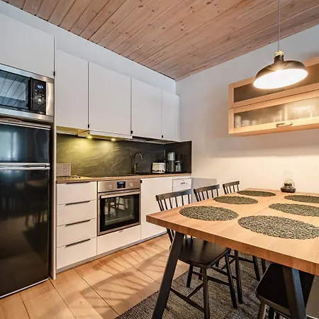 Jukola Juhani Ski-in Ski-out By Aavalevi アパート