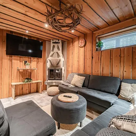 Jukola Juhani Ski-in Ski-out By Aavalevi アパート レヴィ